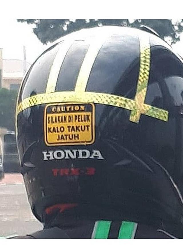 Tulisan unik di helm driver ojek online Berbagai sumber