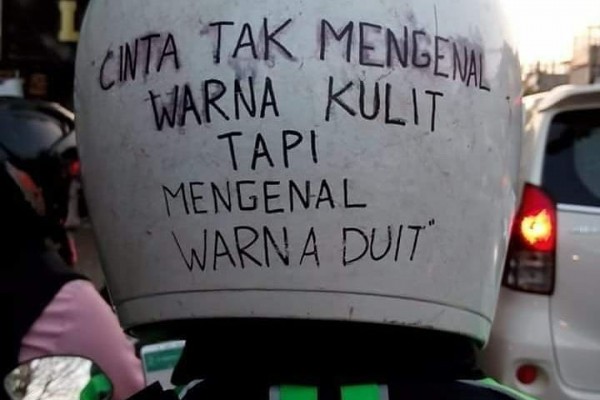 Tulisan unik di helm driver ojek online Berbagai sumber