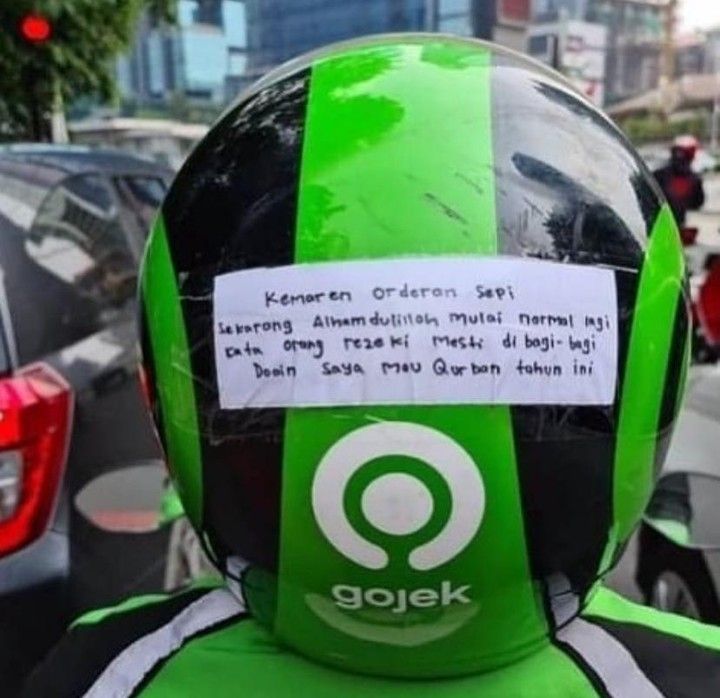 Tulisan unik di helm driver ojek online Berbagai sumber