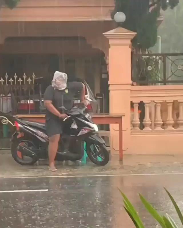 orang menutupi wajah nyeleneh © berbagai sumber orang menutupi wajah nyeleneh © berbagai sumber