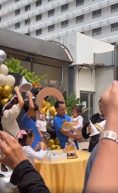 10 Potret kue ulang tahun Ruben Onsu ke-39, elegan dan mewah