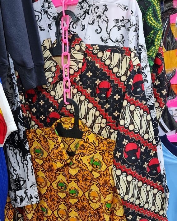 kaus nggak biasa motifnya © berbagai sumber kaus nggak biasa motifnya © berbagai sumber