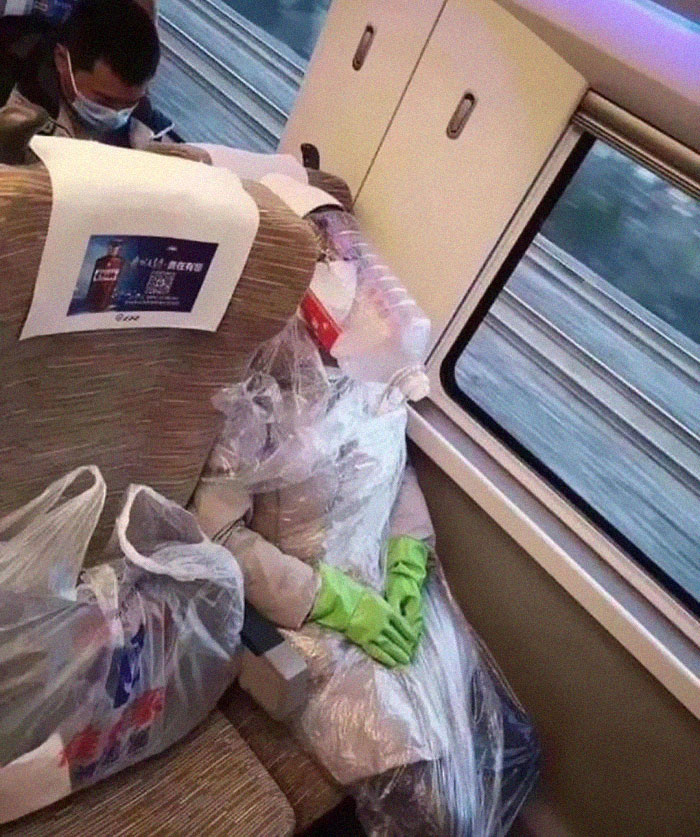 penampakan masker absurd penumpang kereta Berbagai sumber