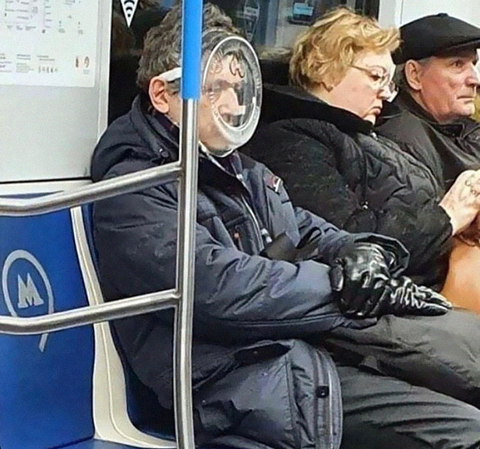 27 Potret kelakuan absurd penumpang kereta kenakan masker