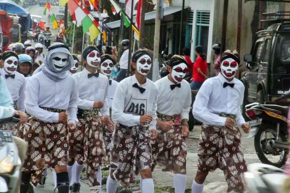 penampakan kostum absurd HUT RI Berbagai sumber