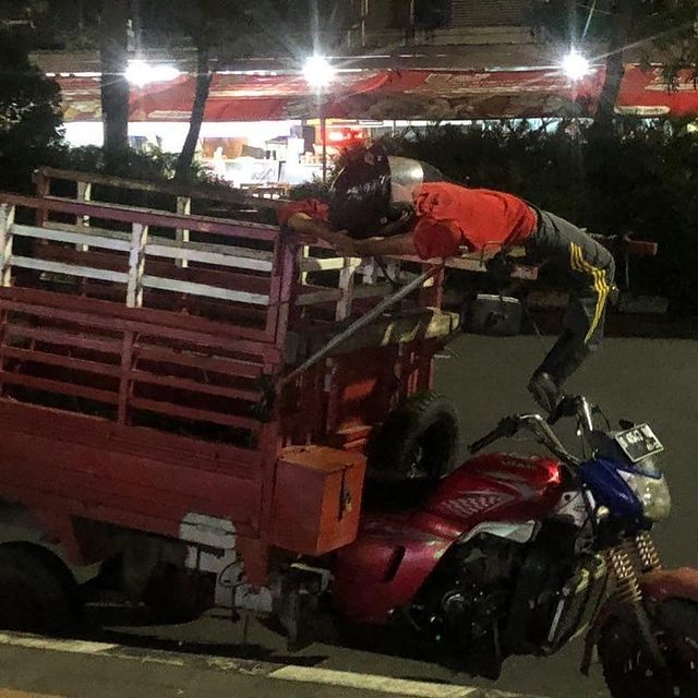 alih fungsikan helm Berbagai sumber alih fungsikan helm Berbagai sumber