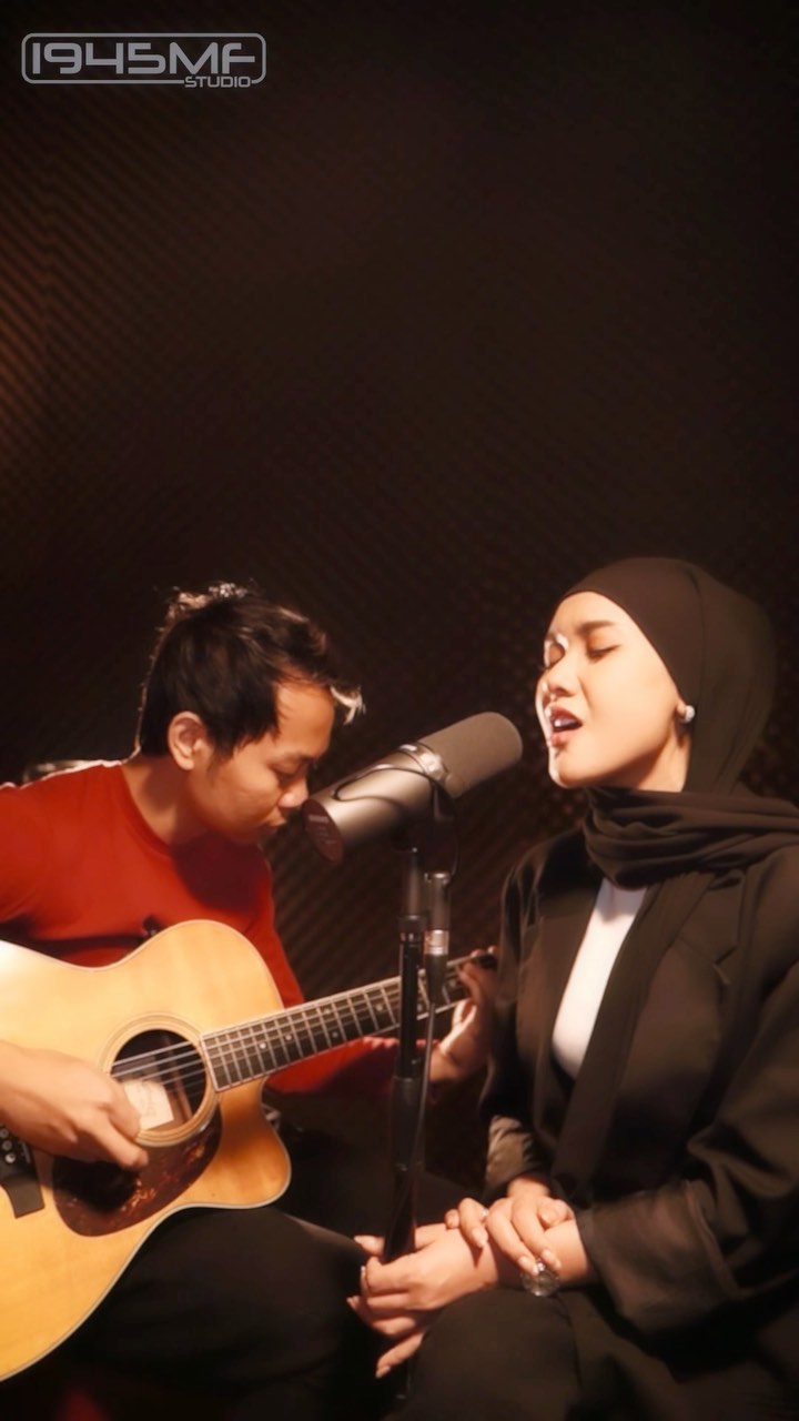 pedangdut berhijab pentas © berbagai sumber