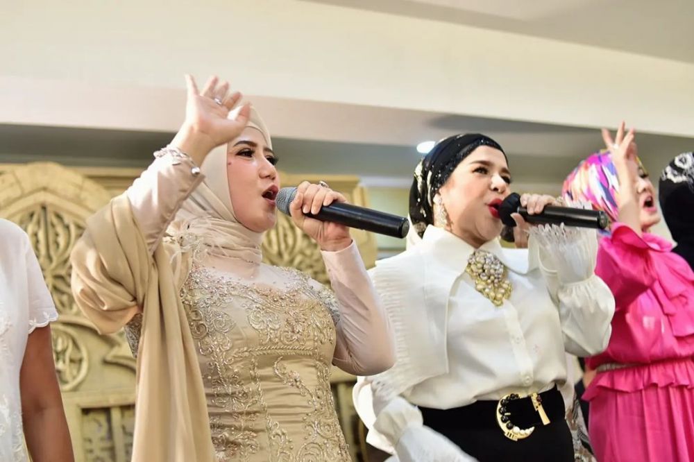 pedangdut berhijab pentas © berbagai sumber