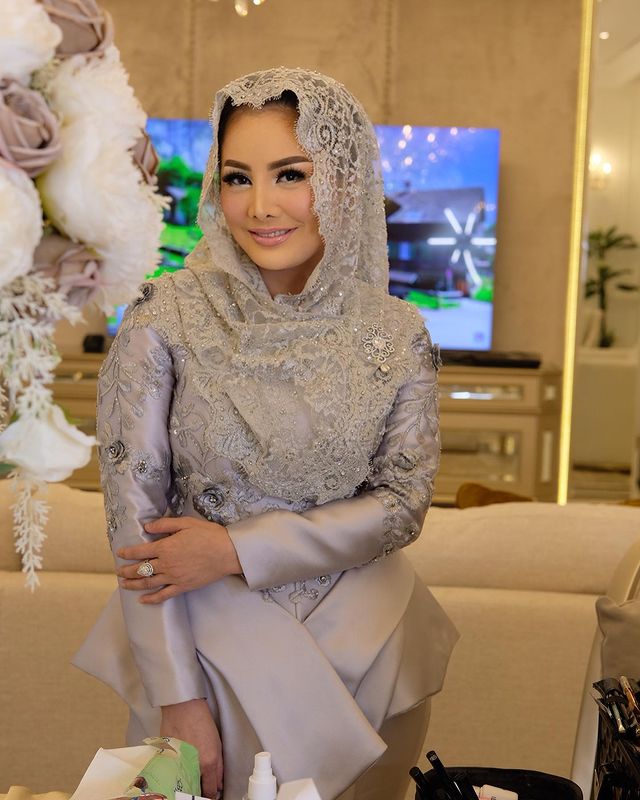 pedangdut berhijab pentas © berbagai sumber pedangdut berhijab pentas © berbagai sumber
