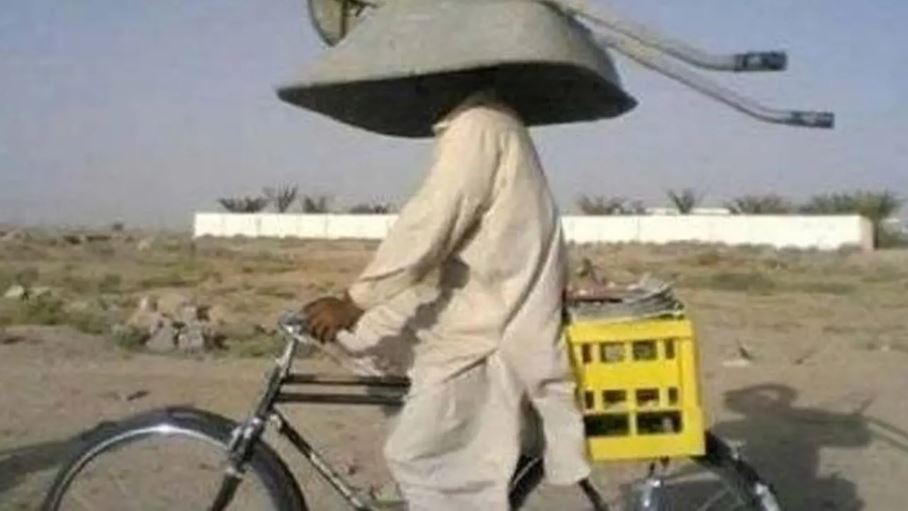 bawa barang pakai kepala lucu © berbagai sumber