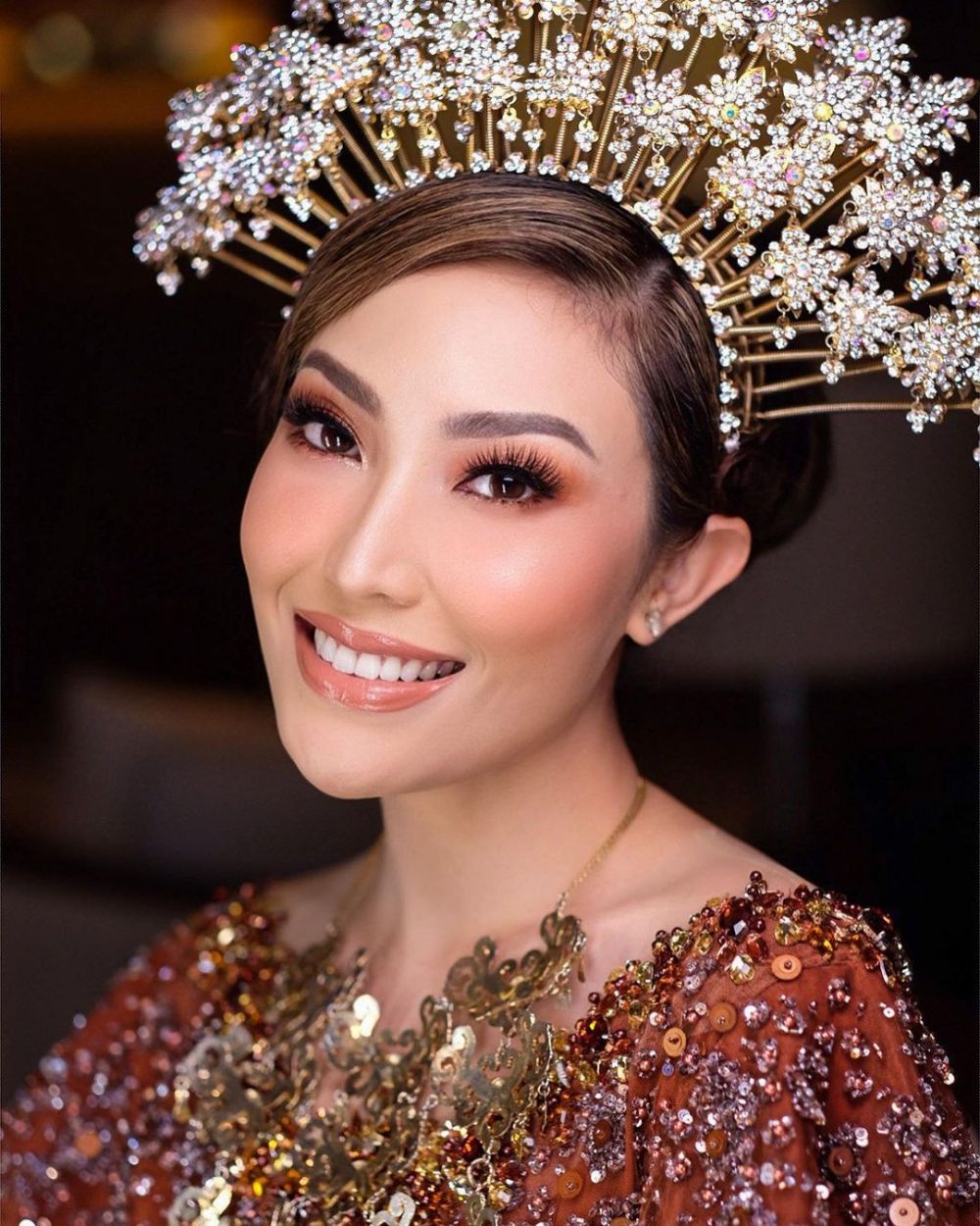 artis dirias marlene pakai baju adat © Instagram