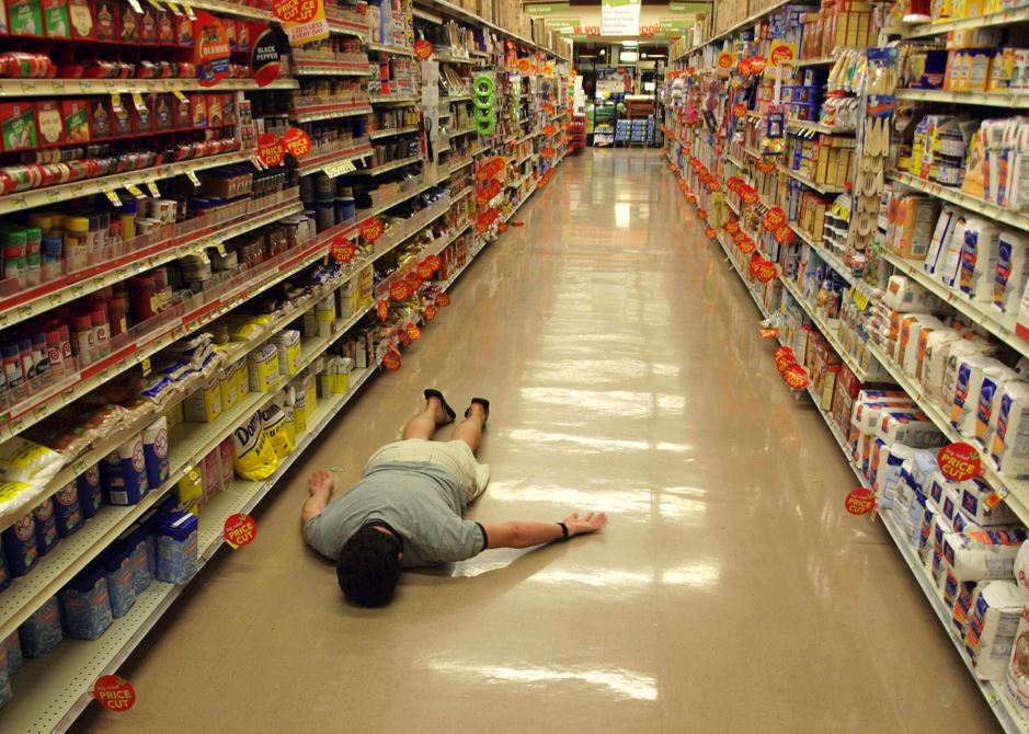 Potret Nyeleneh orang tidur di swalayan Berbagai sumber