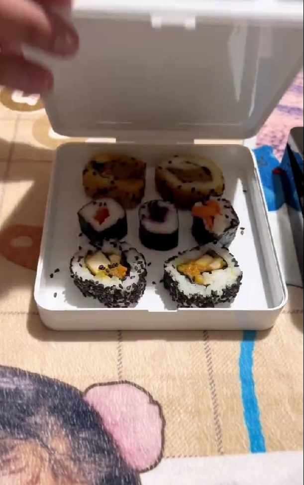 wadah bekal pakai album K-Pop © berbagai sumber