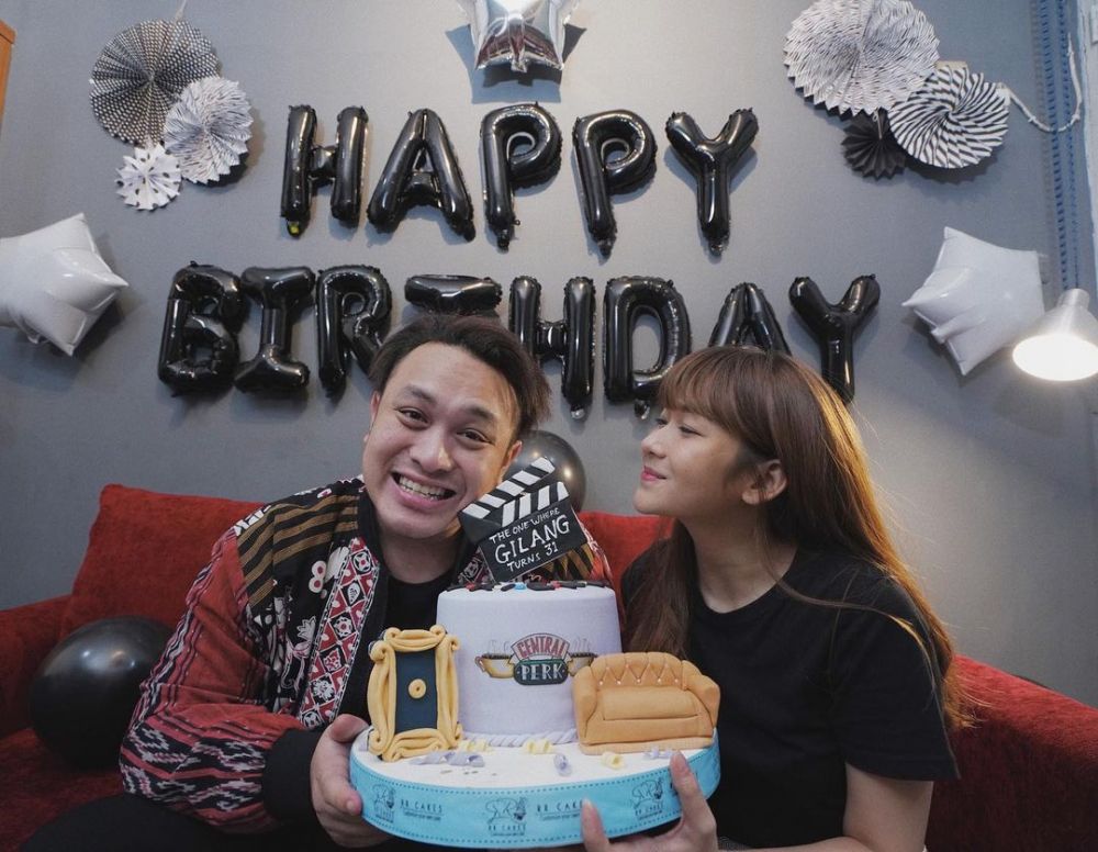 10 Potret kue ultah Gilang Dirga dari tahun ke tahun, bentuknya unik