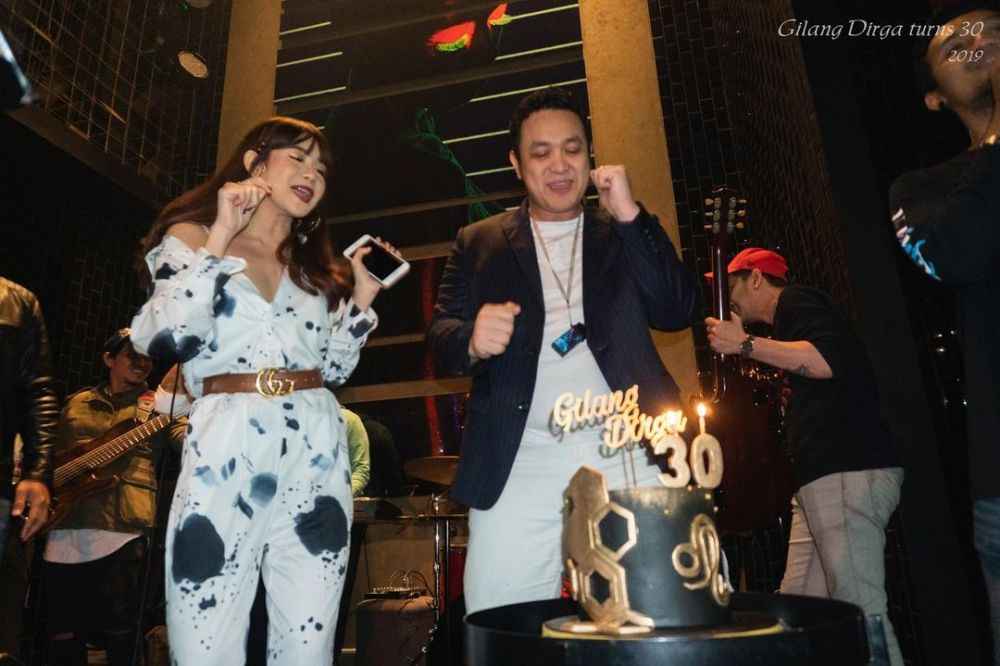 10 Potret kue ultah Gilang Dirga dari tahun ke tahun, bentuknya unik