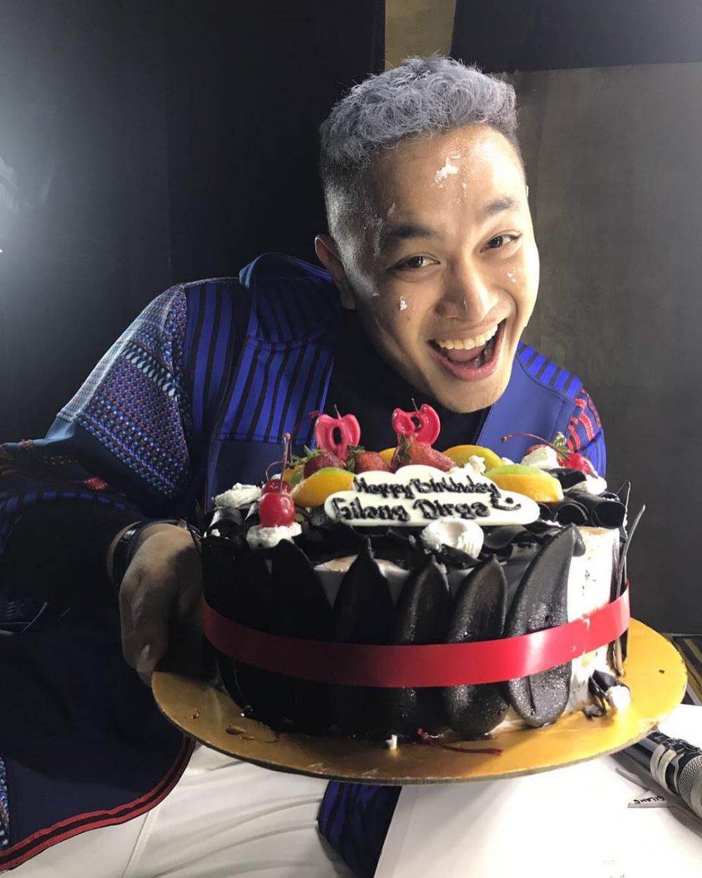 10 Potret kue ultah Gilang Dirga dari tahun ke tahun, bentuknya unik
