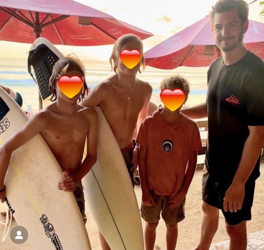 Andrew Garfield liburan di Bali © berbagai sumber