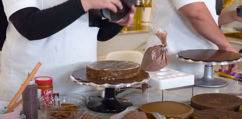 10 Alat baking Tasyi Athasyia, bikin kue antigagal dan mudah dihias