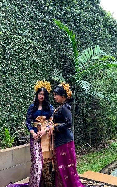 Momen keluarga Agus Yudhoyono pakai baju Bali, paras Aira jadi sorotan