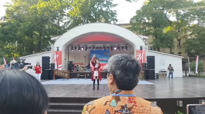 Momen Rara LIDA manggung di Moskow © berbagai sumber