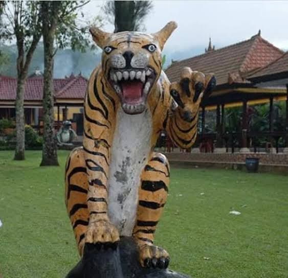 17 Penampakan nyeleneh patung harimau ini beda jauh sama aslinya