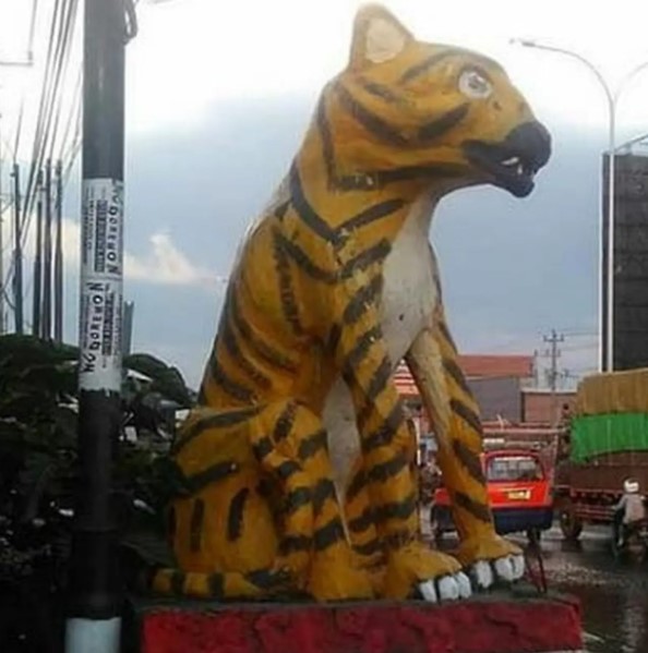 Penampakan nyeleneh patung harimau © berbagai sumber