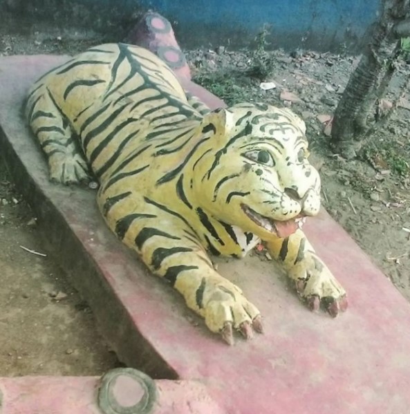 Penampakan nyeleneh patung harimau © berbagai sumber