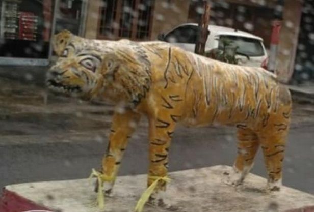 Penampakan nyeleneh patung harimau © berbagai sumber