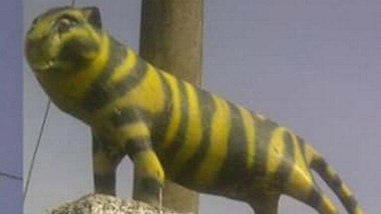 17 Penampakan nyeleneh patung harimau ini beda jauh sama aslinya