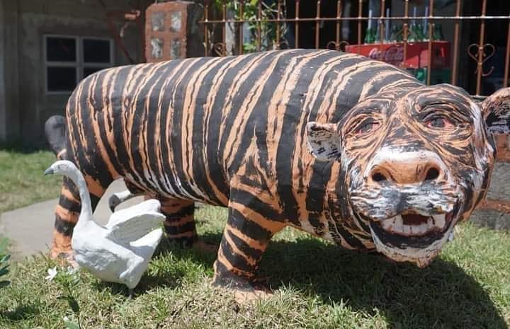 Penampakan nyeleneh patung harimau © berbagai sumber