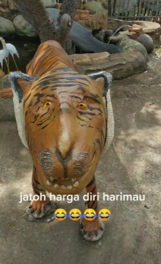 Penampakan nyeleneh patung harimau © berbagai sumber