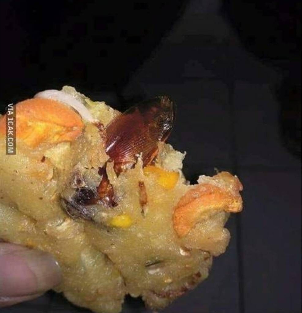 Benda aneh ditemukan dalam gorengan Berbagai sumber