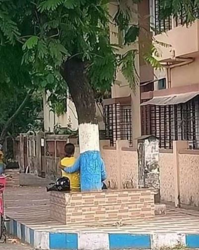 orang di bawah pohon nyeleneh © berbagai sumber