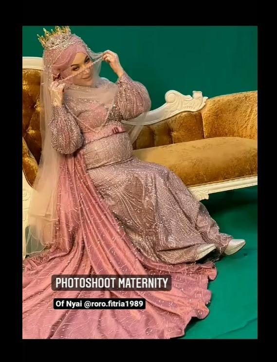 gaya maternity shoot roro fitria © instagram