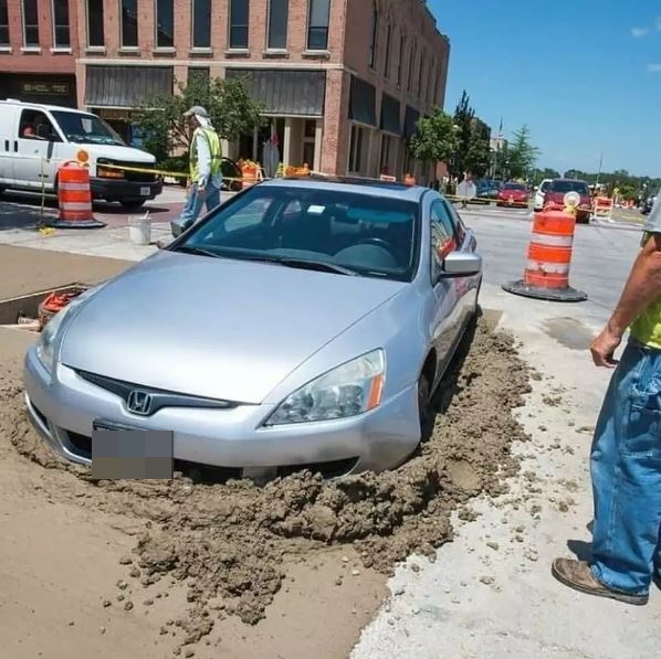 momen apes mobil bikin panik © berbagai sumber