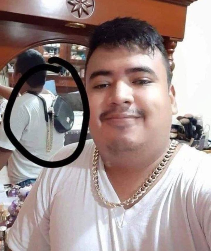 potret bapak-bapak selfie bikin lihat dua kali © berbagai sumber