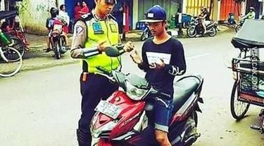 Momen kocak saat ditilang polisi Berbagai sumber