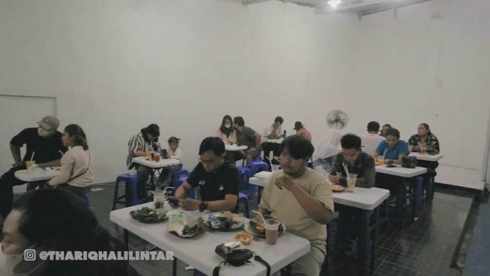 11 Potret warung nasi bakar Melati eks JKT48, manfaatkan garasi rumah