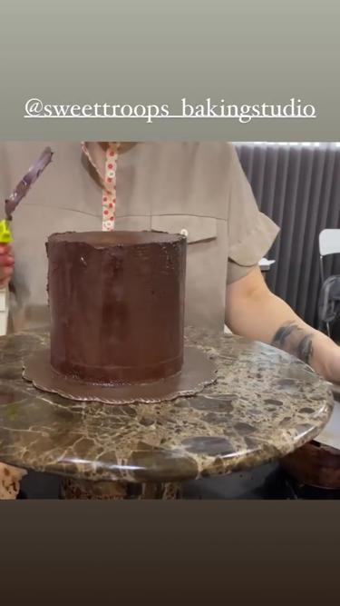 10 Trik menghias kue ala Mieke Amalia, antigagal dan jadi cantik