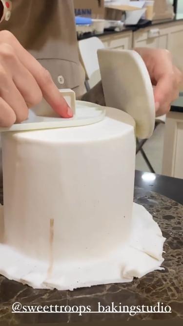 10 Trik menghias kue ala Mieke Amalia, antigagal dan jadi cantik