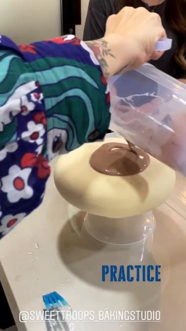 10 Trik menghias kue ala Mieke Amalia, antigagal dan jadi cantik