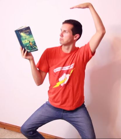 Posisi baca buku antimainstream Berbagai sumber