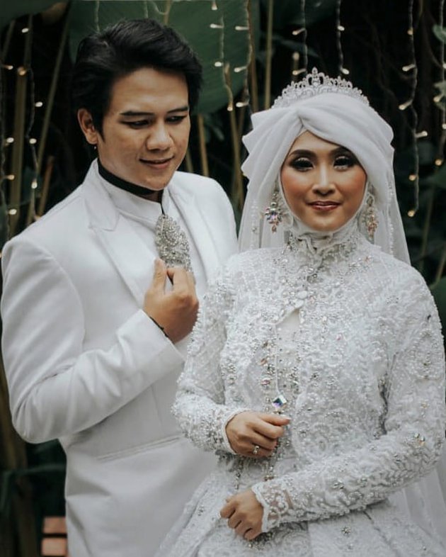 Potret Pesulap Merah bareng istri © berbagai sumber Potret Pesulap Merah bareng istri © berbagai sumber