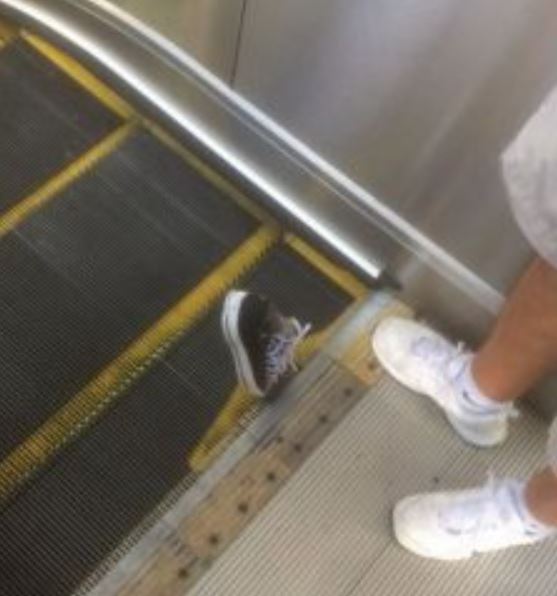 alas kaki malah tersangkut nyeleneh © berbagai sumber