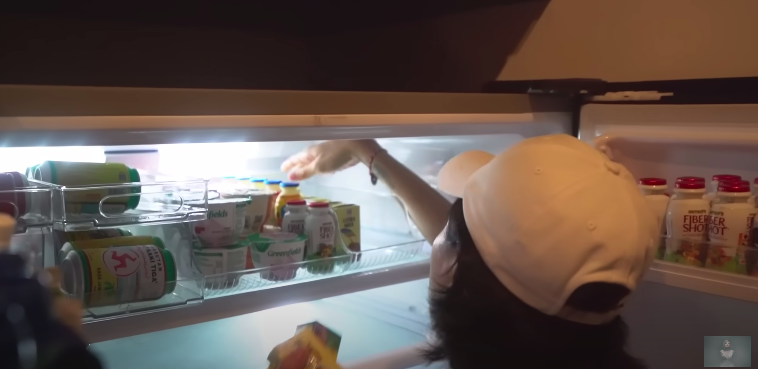 10 Cara Nikita Mirzani simpan stok makanan di kulkas, muat banyak