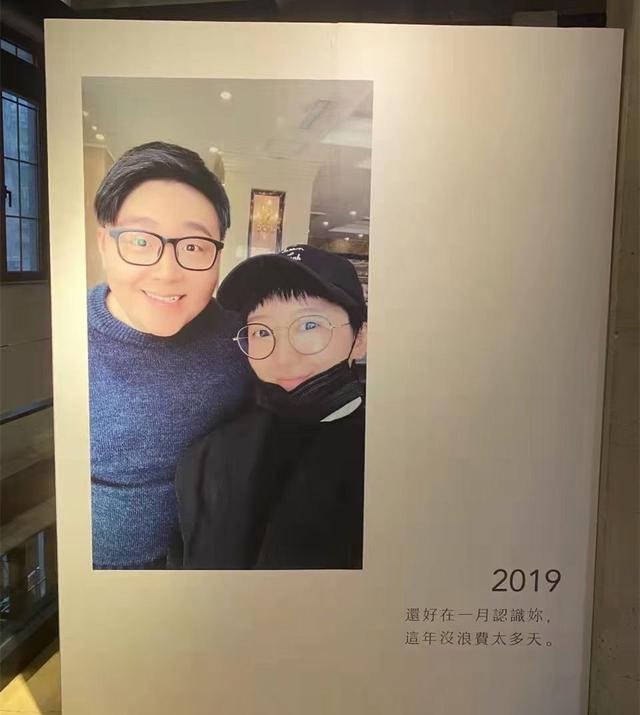 Akrab sama anak sambung, 11 potret terbaru Steven Hao 'Boboho' & istri