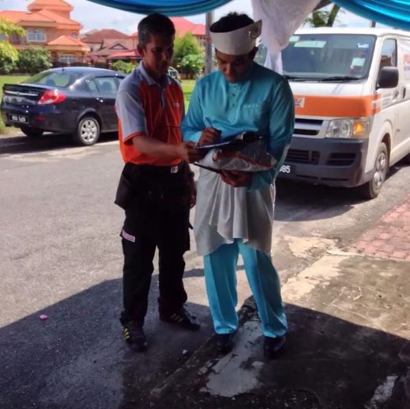 kostum penerima paket bikin salah fokus © berbagai sumber kostum penerima paket bikin salah fokus © berbagai sumber