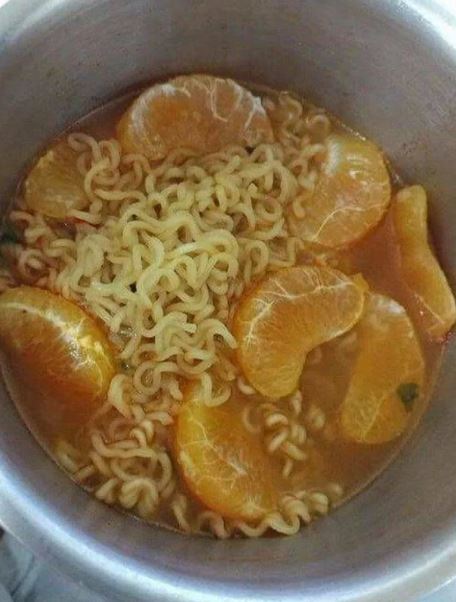 Cara makan buah nyeleneh abis Berbagai sumber