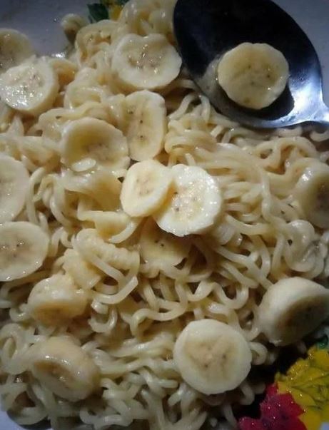 Cara makan buah nyeleneh abis Berbagai sumber