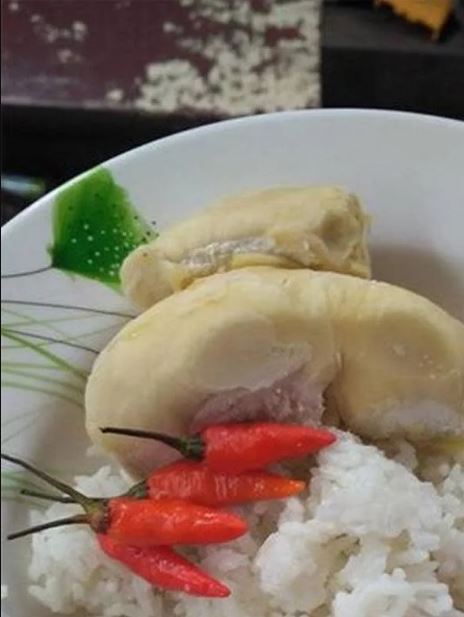 Cara makan buah nyeleneh abis Berbagai sumber